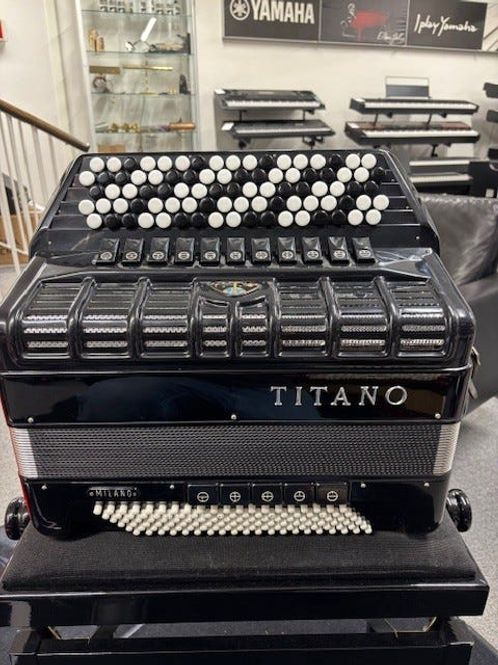 Hovedbilde Titano Milano 4-korig Cassotto trekkspill selges!