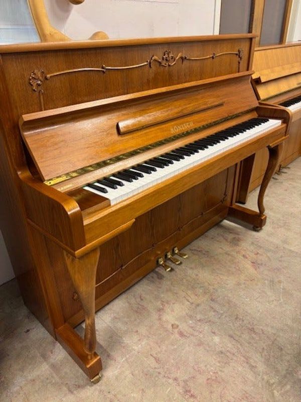Rønisch piano med Renner-mekanikk