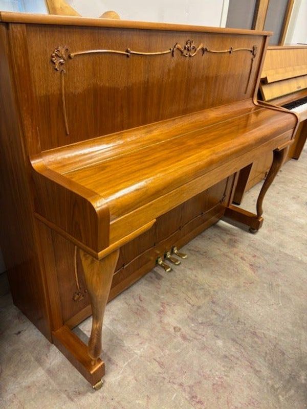 Rønisch piano med Renner-mekanikk