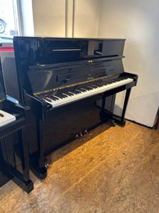 Hovedbilde Lekkert Petrof P115 piano i sort h&oslash;yglans ...
