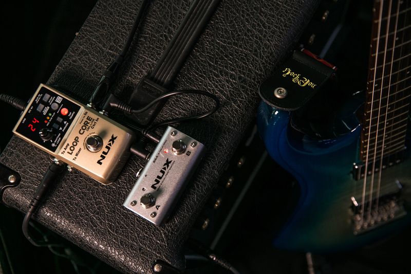 NUX Loop Core Deluxe Bundle