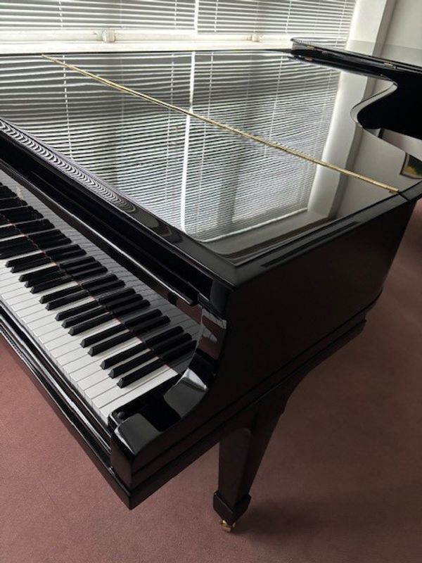 Steinway & Sons B model 211cm