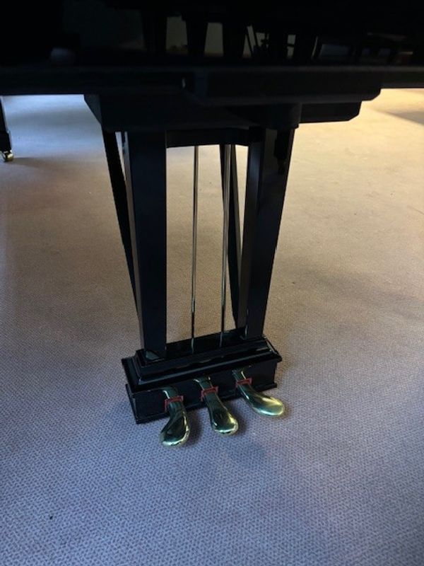 Steinway & Sons B model 211cm