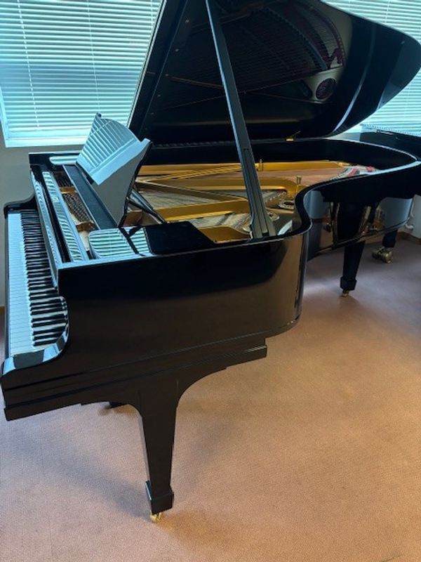 Steinway & Sons B model 211cm
